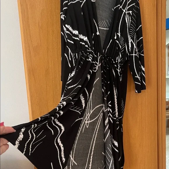 #181 CLARA SUNWOO Monochrome Abstract Duster. - Picture 3 of 6